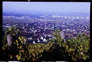 Freiburg, St. Georgen: vom Rebberg, auf Ortsteil St. Georgen, mit Hochhäusern von Weingarten