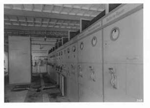 Industrie-Kraftwerk. Station 3 (zur Elektrizitätsversorgung des Kraftwerkes). Innenansicht : Lauta (Niederlausitz). Industrie-Kraftwerk. Station 3 (zur Elektrizitätsversorgung des Kraftwerkes). Innenansicht