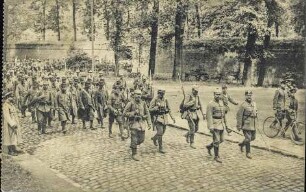 Lille - Französische Gefangene verlassen die Citadelle [R]
