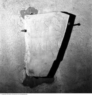Fragment einer Inschrifttafel