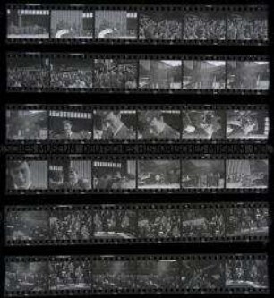 Schwarz-Weiß-Negative mit Aufnahmen der Indochinakonferenz zum Indochina- und Koreakrieg 1954 in Genf (Ankunft der Delegierten auf dem Genfer Flughafen, im Konferenzraum)