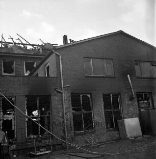 Brand: Bargfelder Straße: Warenlager des "Abholmarkts Elmenhorst" [ehemaliges Meiereigebäude]: Brandruine