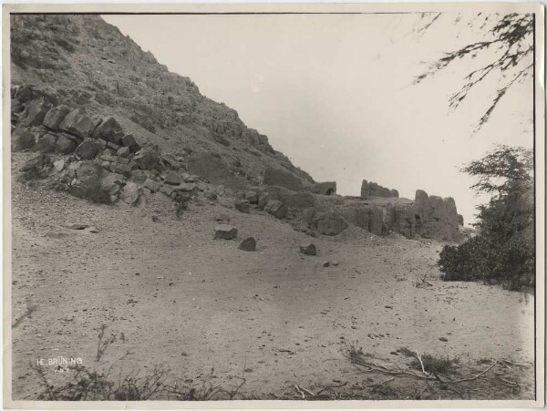 Ruinen vom Cerro de Borró. Es ist dieses ein einzelner Berg in der Hacienda de Collús, zusammengehörig mit der Hacienda Pomalca, Provinz Chiclayo.