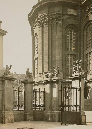 Dresden, Frauenkirche : Dresden-Altstadt. Frauenkirche. Altarseite vom Ehrenhofe des Coselpalais aus gesehen