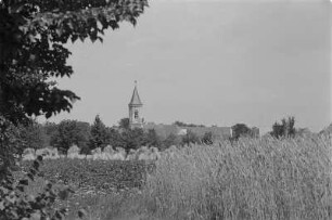 Blick auf das Dorf Milkel. : Pohlad na wjes Minakał.