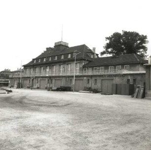 Dresden-Cotta,Hamburger Straße 74. Bootshaus des ehem. Dresdner Ruderclubs (Restaurant "Poseidon", um 1910). Elbseite
