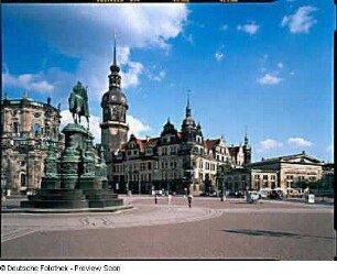 Reiterdenkmal König Johanns : Blick gegen das Reiterdenkmal König Johanns, den Chor der Kathedrale, das Schloß und die Altstädter Wache