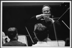Sakari Oramo dirigiert Schostakowitschs Symphonie Nr. 11 im Sonderkonzert der Sächsischen Staatskapelle, Internationale Schostakowitsch-Tage Gohren 2019