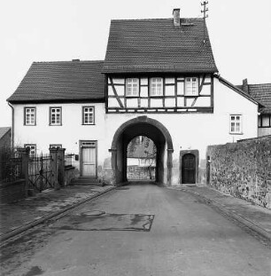 Unteres Tor; Niddatal, Im Kloster 1, Im Kloster 2, Im Kloster