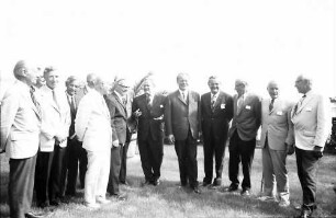 22. Tagung 1972 Mediziner; Große Gruppen mit Willy Brandt: Carl F. Cori, Konrad Bloch, Har Gorbind Khorana, André F. Cournand, Sir Hans A. Krebs, Feodor Lynen, Willy Brandt, Ph. Held, Edward L. Tatum, Ragnar A. Granit, Sir John C. Eccles