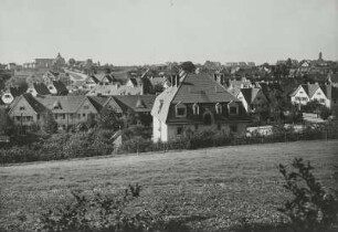 Stadtteilansicht mit Volksschule (links hinten)