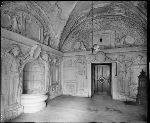 Baden-Baden Neues Schloss Hauptbau - Prunkbad Ansicht Richtung Tür