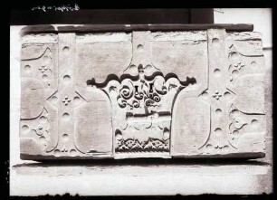 Stadtkirche; Holztruhe, zwei Platten
