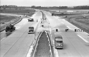 Freiburg-Nord: Autobahn vor der Fertigstellung von der Zubringerbrücke nach Norden