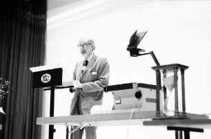 32. Tagung 1982 Physiker; Beim Studentenabend: Vortrag Tjalling Ch. Koopmans