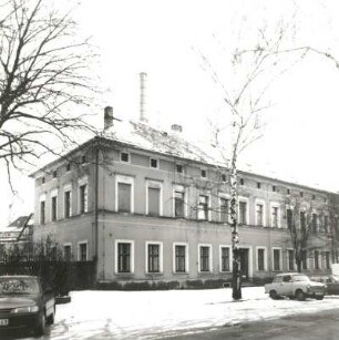 Reichenbach (Vogtland), Dr.-Külz-Straße 1/3. Verwaltungsgebäude einer ehemaligen Fabrik. Straßenansicht