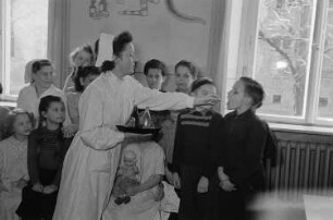 Reportage aus dem jüdischen Krankenhaus : Krankenschwestern mit Kindern