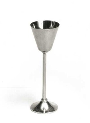 Abendmahlskelch : Abendmahlskelch. Metall, versilbert; Höhe 11,6 cm. Dresden-Striesen, Versöhnungskirche