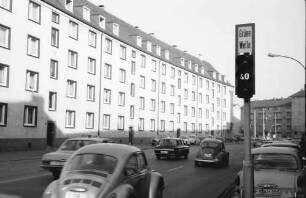 Freiburg: Front; Waldkircher Straße mit Ampel
