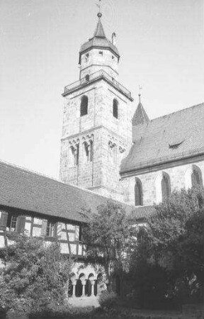Feuchtwagen: Turm der Stiftskirche vom Kreuzgang