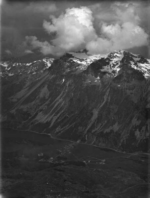 Blick vom Corvatsch in das Tal