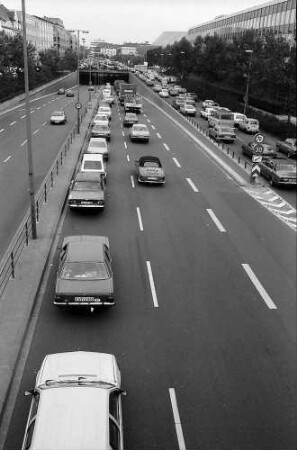 Karlsruhe: Verkehr in der Kriegsstraße
