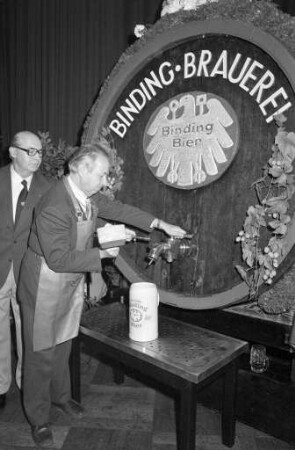 Traditioneller Carolus-Doppelbock-Fassanstich der Brauerei Binding im Großen Saal der Stadthalle