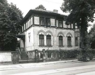 Dresden-Strehlen. Villa, Wasastraße 13 (Anfang 20. Jahrhundert). Haupteingangs- und Straßenseite