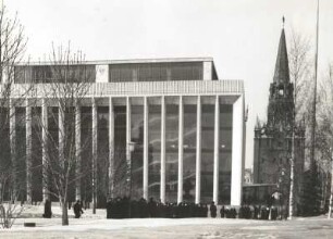 Moskau. Kreml. Kongreßpalast (1961). Ostfassade gegen Troitzki-Torturm