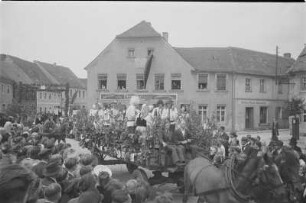 Volkstreffen der Domowina in Wittichenau. Festumzug : Domowinski zjězd w Kulowje. Swjedźenski ćah.