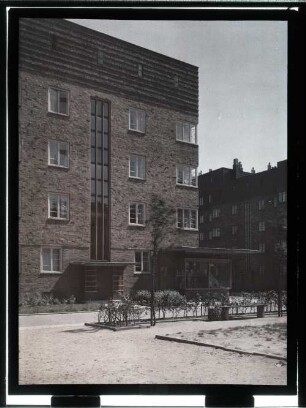 Baublock Helmholtzstr., Bunsenstr. Nr. 33 : [Bunsenstr./Ecke Ladenzeile]