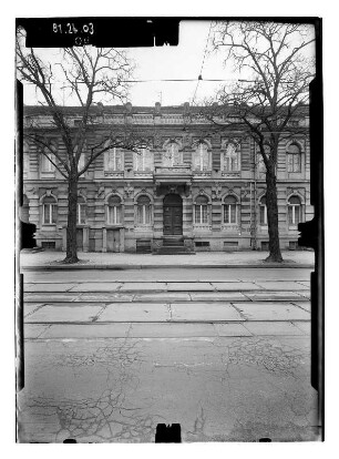 Potsdam, Wilhelm-Pieck-Straße (Charlottenstraße) 5. Wohnhaus. Straßenfront
