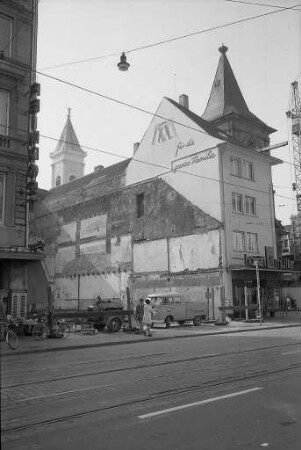 Abbruch des Gasthauses "Der Goldene Hirsch" in der Kaiserstraße 129