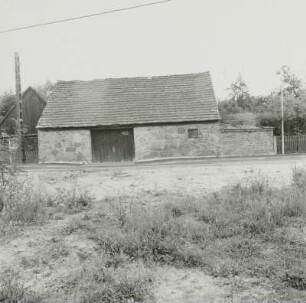 Klein Loitz. Dreiseithof : Felixsee-Klein Loitz, Dorfstraße 8. Dreiseithof (1. Hälfte 19. Jahrhundert). Straßenfont des Stallgebäudes