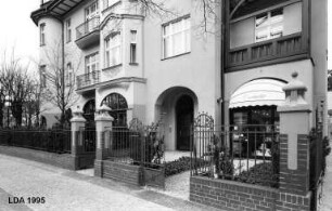 Vorgarten des Miets- und Geschäftshauses Beerenstraße 57; Berlin, Steglitz-Zehlendorf