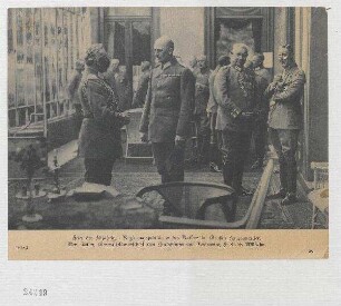 Feier des 30jährigen Regierungsjubiläums des Kaisers im großen Hauptquartier. Der Kaiser, Generalfeldmarschall von Hindenburg und Kronprinz Friedrich Wilhelm