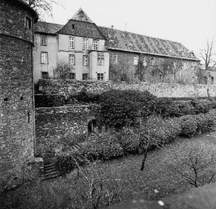 Ehem. Renthaus und ''Teehäuschen'' mit Burgwappen; Friedberg, In der Burg 3