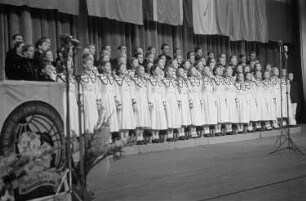 Kulturveranstaltung anlässlich des Internationalen Mädchentags : Volkskunstensemble der IG Wismut