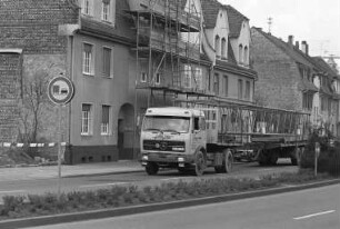 Sperrung der Auffahrt von der Südtangente auf die l 605 Richtung Ettlingen im Zusammenhang mit der Explosion eines umgestürzten Tanklastzugs auf der Südtangente beim Bulacher Kreuz am 30. November 1982