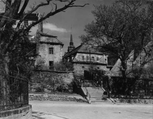 Bautzen. Am Petri-Kirchplatz, über der Treppe Teil des alten Mönchsklosters