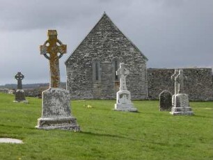 Klosterfriedhof : Klosteranlage Clonmacnoise am Shannon Fluss aus dem Jahre 545, mit altem Friedhof. Aufgenommen im April 2005. Foto Uwe Gerig