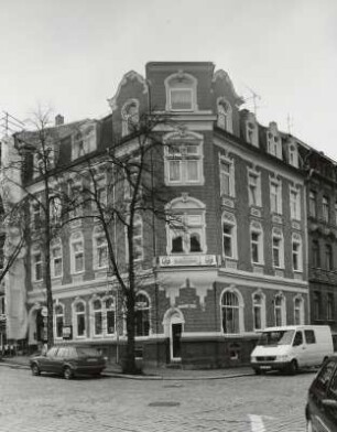 Wohnhaus mit ehem. Gaststätte
