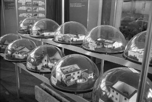 Ausstellung "sparen - bauen - wohnen 72" vom 8. - 16. April 1972 in der Schwarzwaldhalle