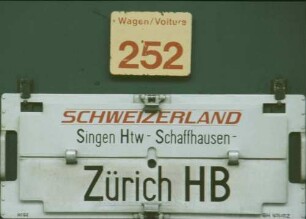 Stuttgart Hbf. Wagenanzeiger SBB DC 481 Stuttgart-Zürich Gepäckkarren