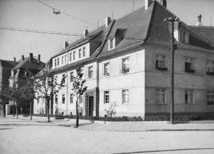Coswig. Mehrfamilienhaus, Hohensteinstraße 1/3. Eckansicht
