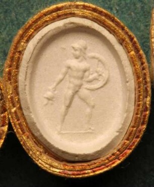 Ein Held mit einem feindlichen Helm in der Hand (Daktyliothek, Supplement)