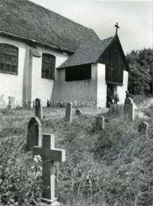 Kirche mit Friedhof auf der Ostseeinsel Hiddensee