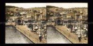 Personen auf der Landungsbrücke von Heybeliada, Chalki Prinzeninseln