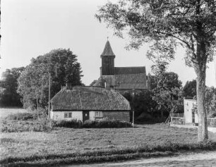 Middelhagen auf Rügen, Blick zur Kirche