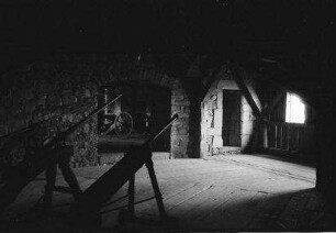 Hochkönigsburg: Wehrturm mit alten Kanonen